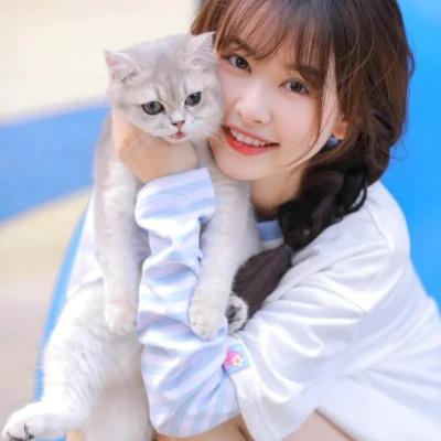 女生抱猫头像高清图片