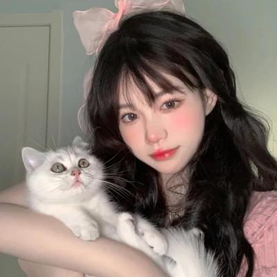 女生抱猫头像高清图片