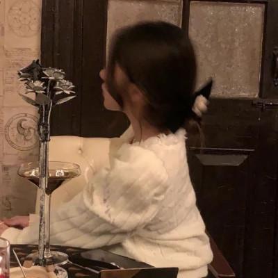 唯美高级优雅头像女生背影图片 好美的意境