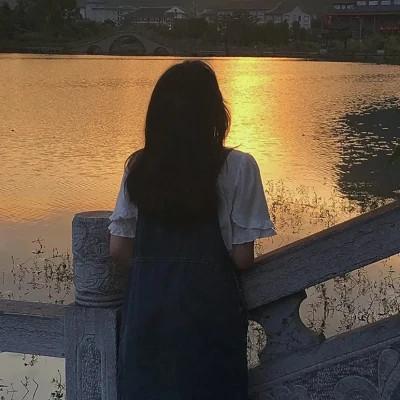 少女背影图片唯美微信头像