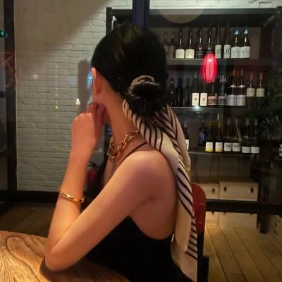 少女背影图片唯美微信头像