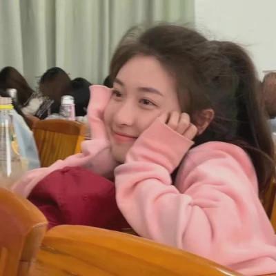可盐可甜的头像真人女生