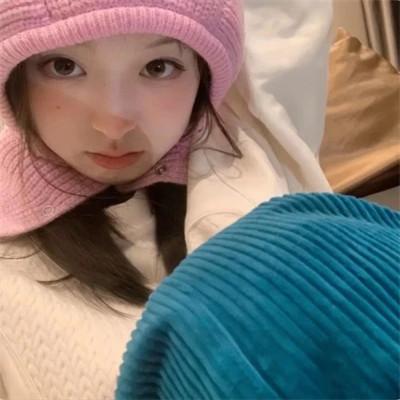 可盐可甜的头像真人女生