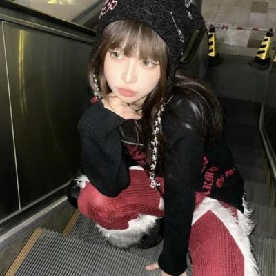 可盐可甜的头像真人女生