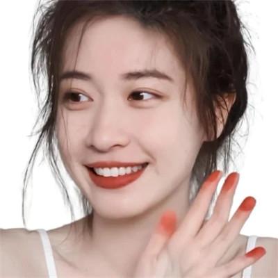 可盐可甜的头像真人女生