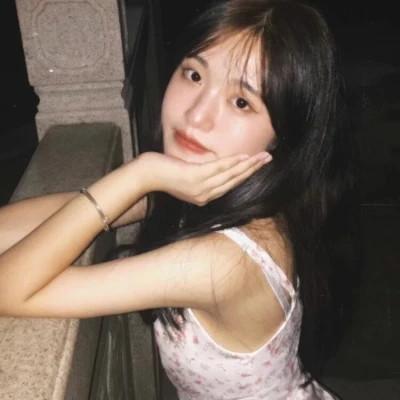 可盐可甜的头像真人女生