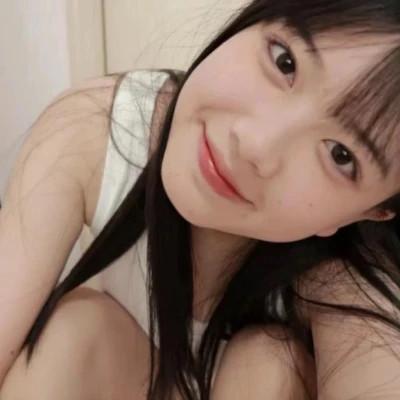 可盐可甜的头像真人女生
