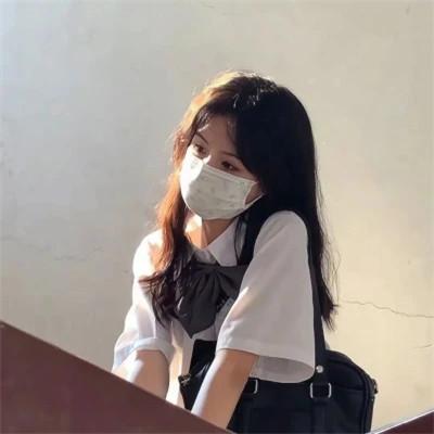可盐可甜的头像真人女生