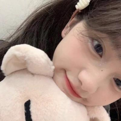 可盐可甜的头像真人女生