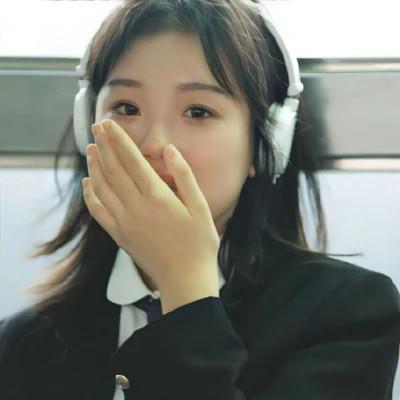 可盐可甜的头像真人女生