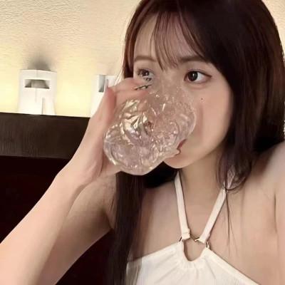 可盐可甜的头像真人女生
