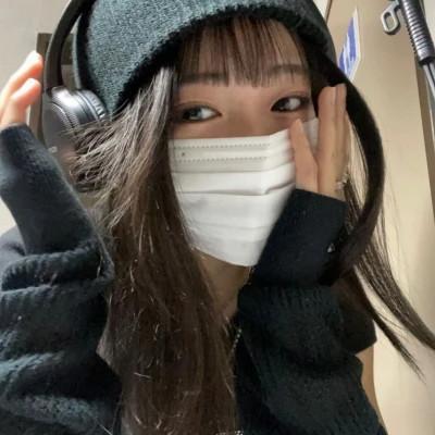 可盐可甜的头像真人女生
