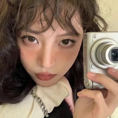 可盐可甜的头像真人女生
