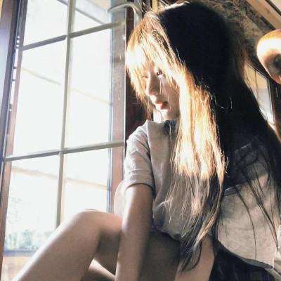 可盐可甜的头像真人女生