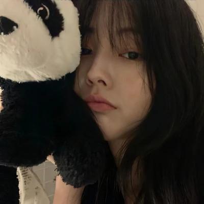 可盐可甜的头像真人女生