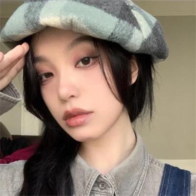 可盐可甜的头像真人女生