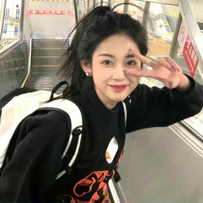 可盐可甜的头像真人女生