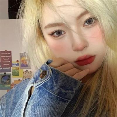 可盐可甜的头像真人女生