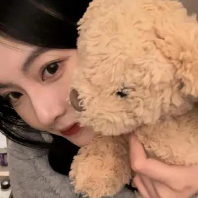 可盐可甜的头像真人女生