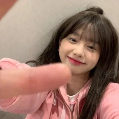 可盐可甜的头像真人女生
