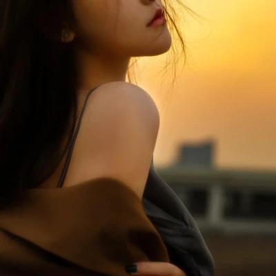 头像女高冷御姐身材