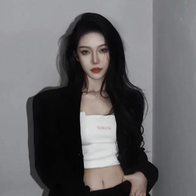头像女高冷御姐身材