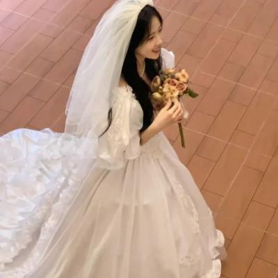 女生婚纱照图片2023最火的风格头像