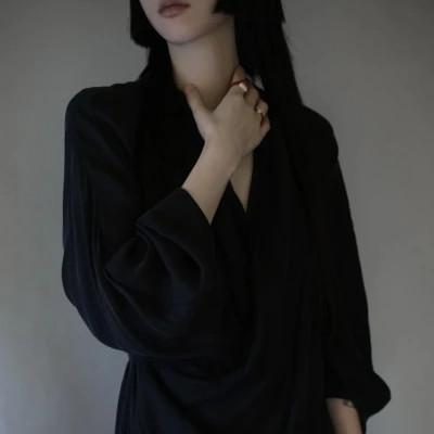 头像女高冷御姐身材