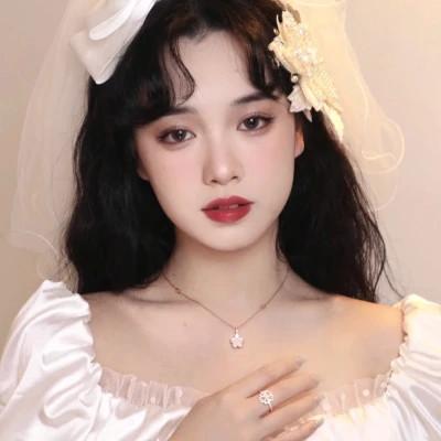 女生婚纱照图片2023最火的风格头像