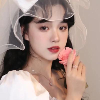 女生婚纱照图片2023最火的风格头像