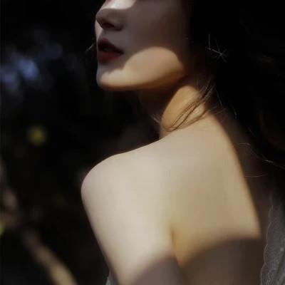 头像女高冷御姐身材