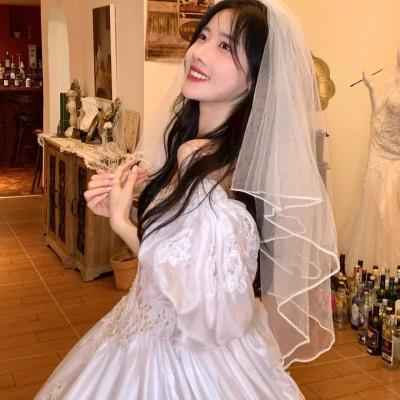 女生婚纱照图片2023最火的风格头像