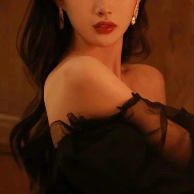 头像女高冷御姐身材