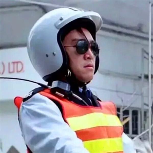 周星驰一左一右情侣头像图片 星爷情头