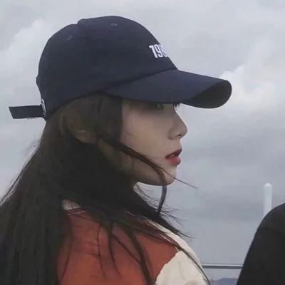 不明显的单人情头 一男一女高清好看不明显的情侣头像ins风格图片