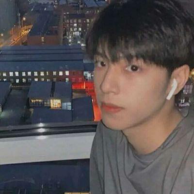 不明显的单人情头 一男一女高清好看不明显的情侣头像ins风格图片