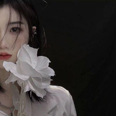 不明显的单人情头 一男一女高清好看不明显的情侣头像ins风格图片