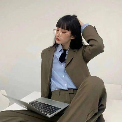 优质女头干净文案高级图片