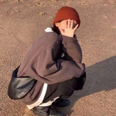 不明显的单人情头 一男一女高清好看不明显的情侣头像ins风格图片