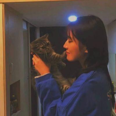 不明显的单人情头 一男一女高清好看不明显的情侣头像ins风格图片