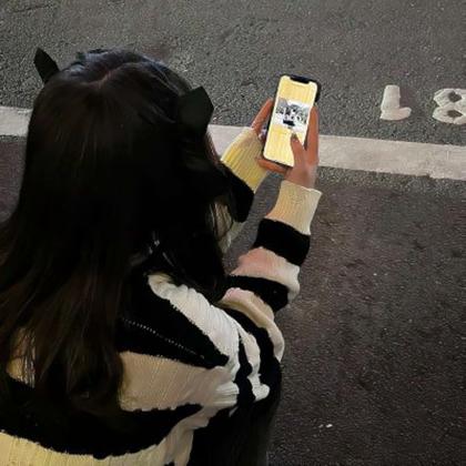 男女情侣头像一左一右真人高清图片,流行风格