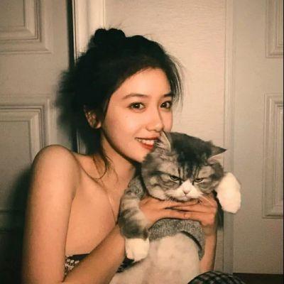 唯美女生头像抱猫真人温柔优质高清图片