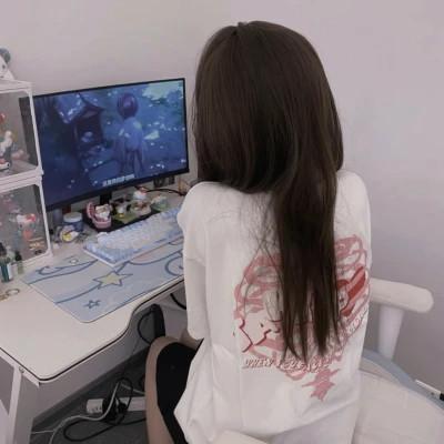高质量真人女生背影头像图片