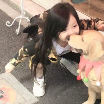 对象是狗系列情头真人 高清有爱女孩和狗情头一左一右图片