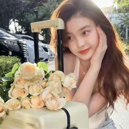 浪漫美丽女生头像 高清带花的浪漫唯美女生头像图片大全
