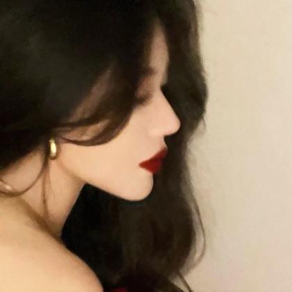 侧脸红唇唯美女生头像 高清成熟好看的侧脸红唇头像女生图片
