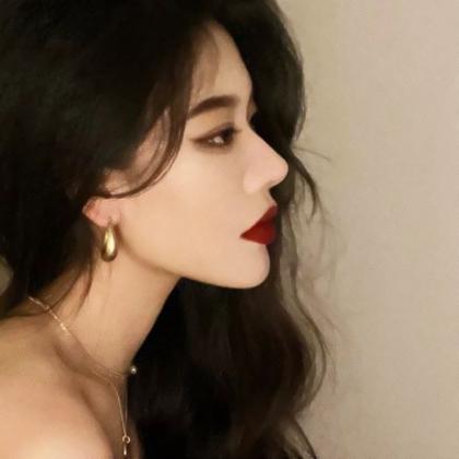 侧脸红唇唯美女生头像 高清成熟好看的侧脸红唇头像女生图片