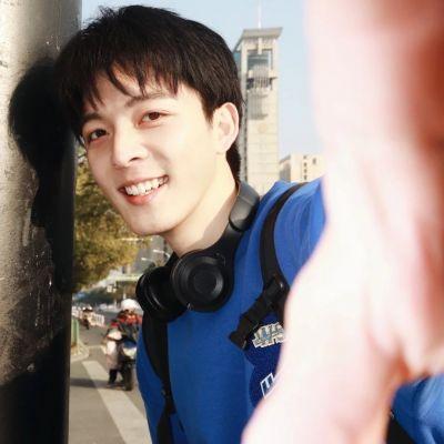 风在喃我在听,2023年最火头像男生真人图片
