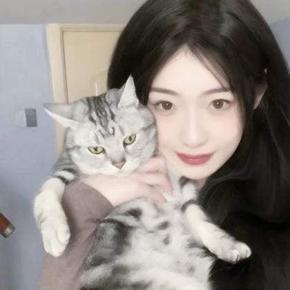 女生抱猫咪的头像图片,漂亮真人女生抱宠物头像高清