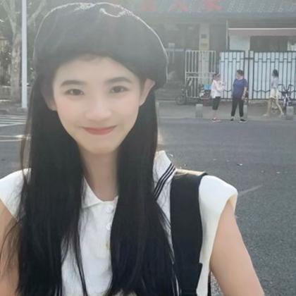 头像高级感女干净真人照片